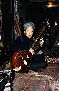 In the music shop of Kanailal and Brother, I practice informally on the surbahar.